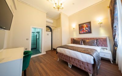 Solomons Mansion Hotel · 5