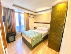DOUBLE ROOM