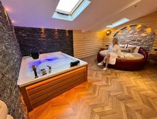 King - Suit Room