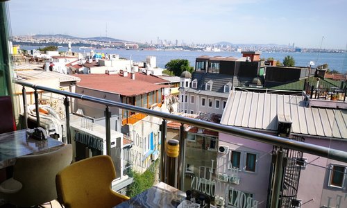 turkey/istanbul/hotelbrokencolumn4b2922d8.jpg