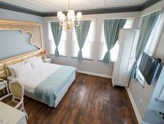 Corner Deluxe Room