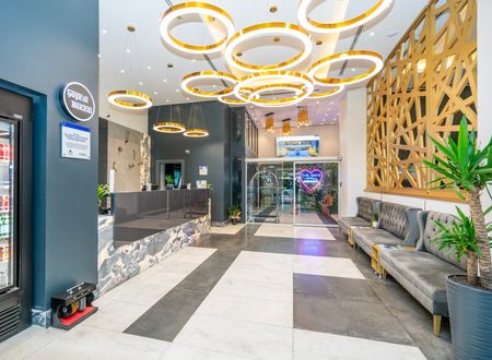 turkey/istanbul/kadikoy/thegatekadikoydowntownc9eee8a8.jpg