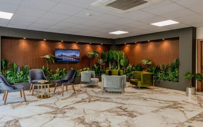The Business Class Hotel · 3