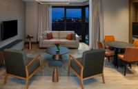 Deluxe One Bedroom Apartment King