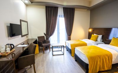 Mugwort Hotel · 3