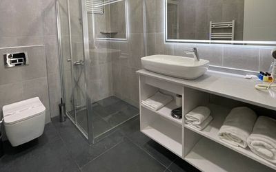 On4 Rooms and Suites · 5