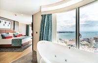 Queen Suite With Jacuzzi