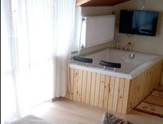 Şömineli Jakuzili Suit Oda