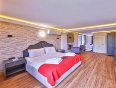Hebe mit Balkon, Hamam, Sauna, Whirlpool, Schockdusche und Kamin