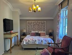Jakuzili Şömineli Orman Manzarali Menekse Deluxe Oda