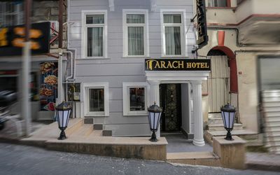 Arach Hotel · 3