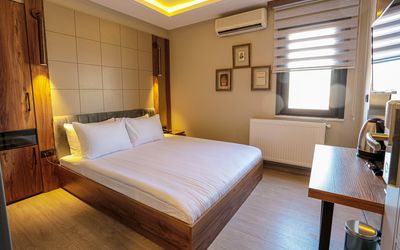 Arach Hotel · 5