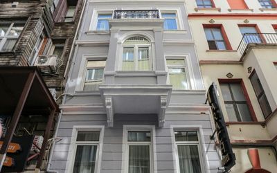 Arach Hotel · 4