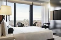 Fairmont Quasar Suite