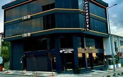 Skymoon Hotel · 4