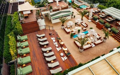 The Ritz  Carlton · 3