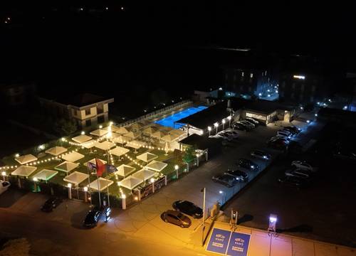 turkey/istanbul/ucarroyalhotelvekonferanssalonu39e78952.jpg