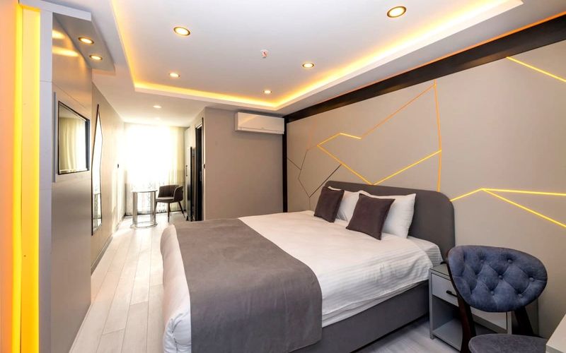 White Corner Hotel · 1