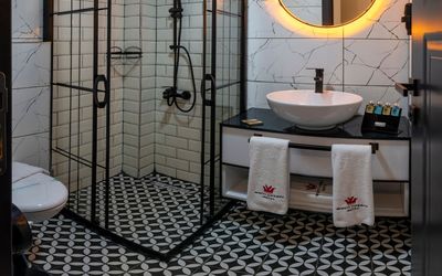 White Corner Hotel · 3