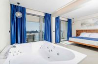Suite with Jacuzzi and Sea View