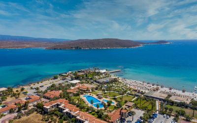 Alaçatı Beach Resort & Spa · 4