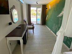 delux oda havuz manzaralı