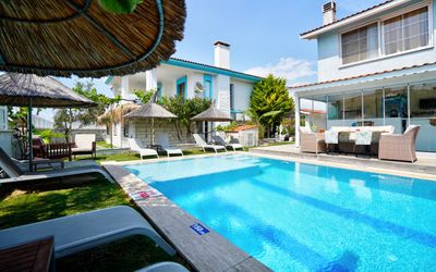 Lamira Suites 1 · 4