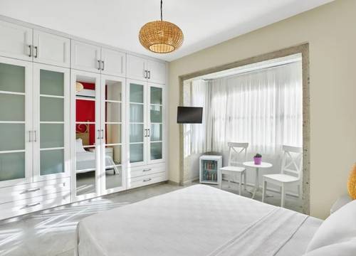 turkey/izmir/cesme/pandaalacati4222863b.jpg