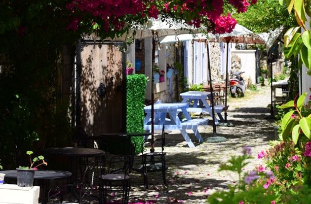 turkey/izmir/cesme/ruedazuralacati020ec131.jpg