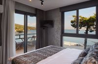 Family room with jakuzzi with sea view.