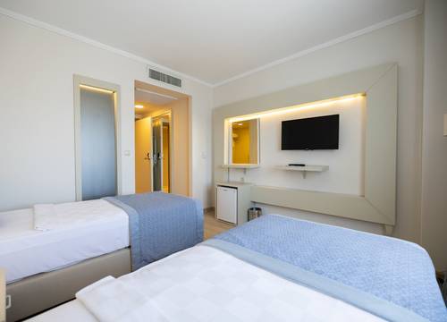 turkey/izmir/cesme/sisusmarinaa81dc857.jpg