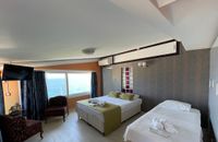 Стая с тераса с изглед към морето (3 души)