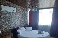 1+1  JAKUZILI TERAS SUITI