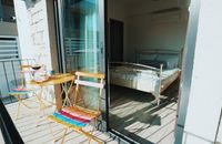 Mimosa (Habitación Deluxe con balcón y vistas a la piscina)
