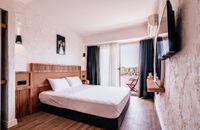 Standart Kısmi Deniz Manzaralı İki Kişilik Oda