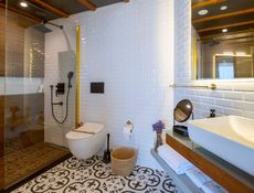 Vourla Suite Oda