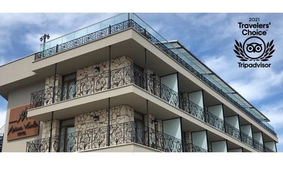 Maison Vourla · 3