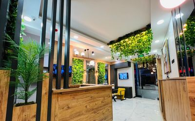 West Garden Hotel · 5