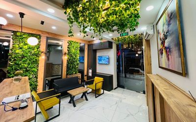 West Garden Hotel · 4