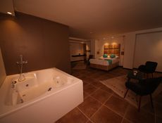 LUXURIÖSES GROSSES ZIMMER