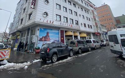 Hotel Kent Ani · 3