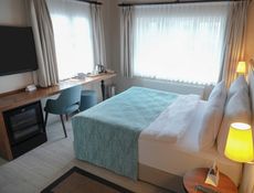Deluxe Room French Bed