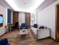 King Suit French Room