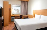 Room With 1 Double Bed Equipped With The New Bedding