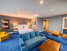 Corner Suite Room
