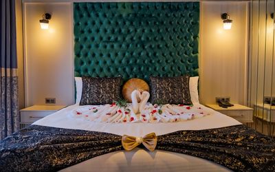 Moonday Hotel · 4