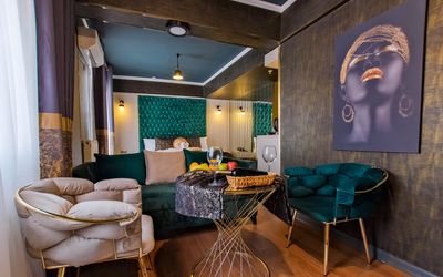 Moonday Hotel · 5
