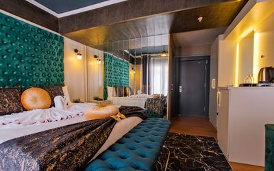 Moonday Hotel · 3