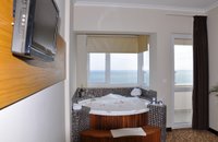 King Suite Oda Jakuzzi ve Deniz Manzaralı