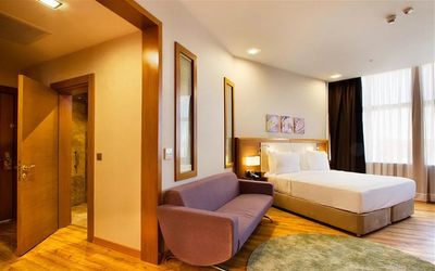 Hilton Garden Inn · 4